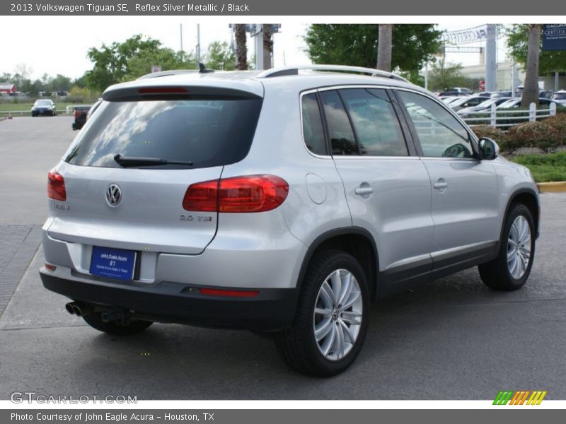 Reflex Silver Metallic / Black 2013 Volkswagen Tiguan SE