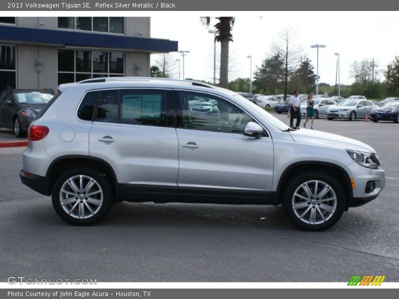 Reflex Silver Metallic / Black 2013 Volkswagen Tiguan SE
