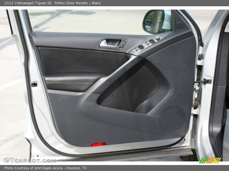 Reflex Silver Metallic / Black 2013 Volkswagen Tiguan SE