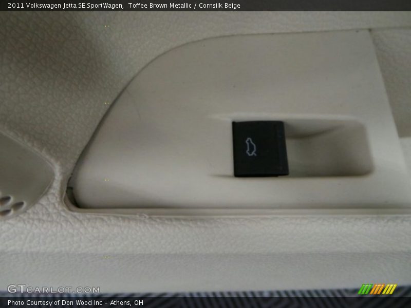 Toffee Brown Metallic / Cornsilk Beige 2011 Volkswagen Jetta SE SportWagen