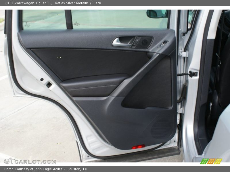 Reflex Silver Metallic / Black 2013 Volkswagen Tiguan SE