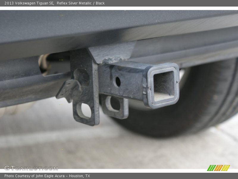 Reflex Silver Metallic / Black 2013 Volkswagen Tiguan SE