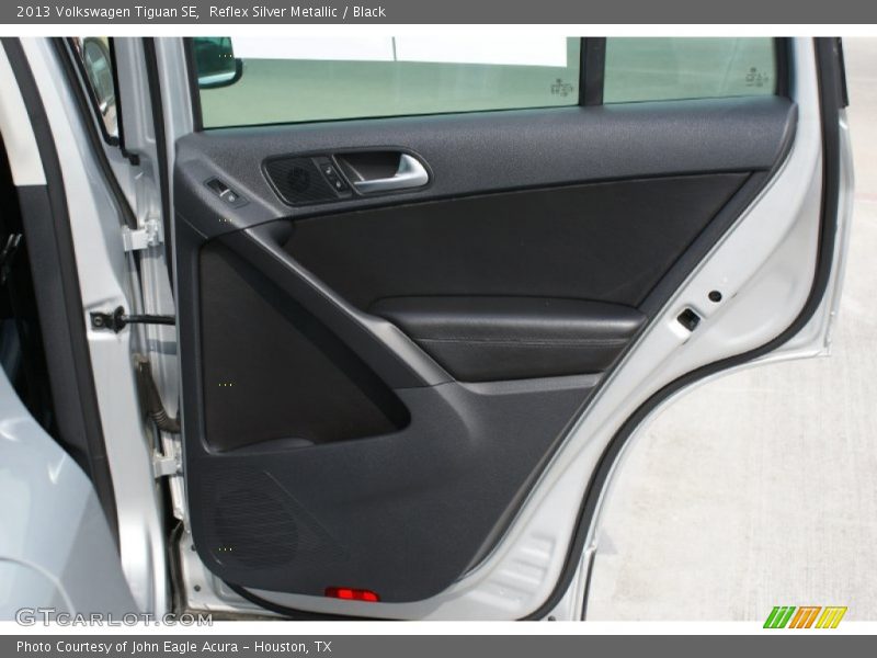 Reflex Silver Metallic / Black 2013 Volkswagen Tiguan SE