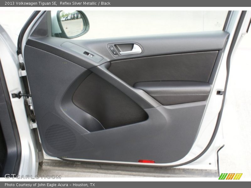 Reflex Silver Metallic / Black 2013 Volkswagen Tiguan SE