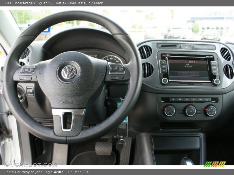 Reflex Silver Metallic / Black 2013 Volkswagen Tiguan SE