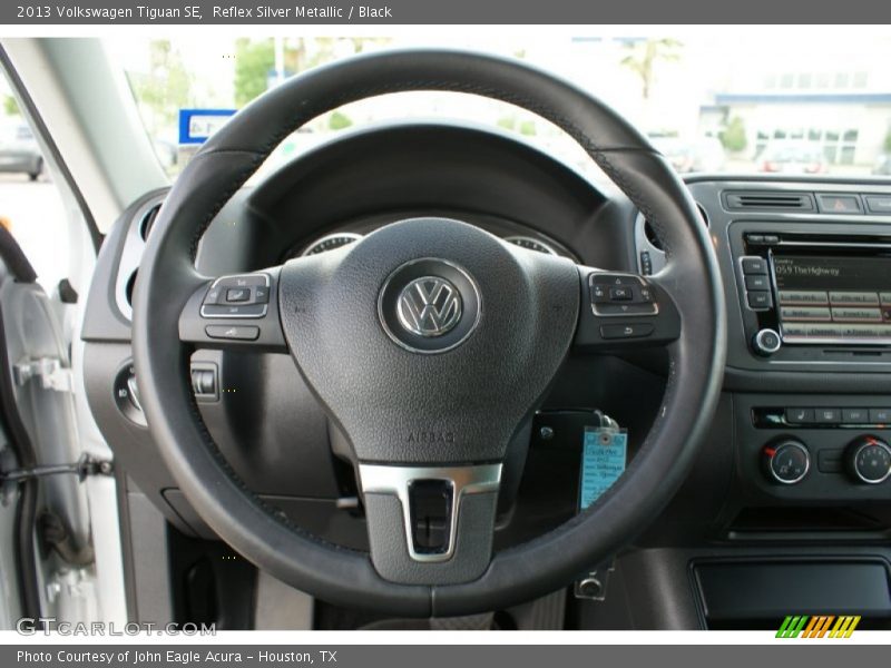 Reflex Silver Metallic / Black 2013 Volkswagen Tiguan SE