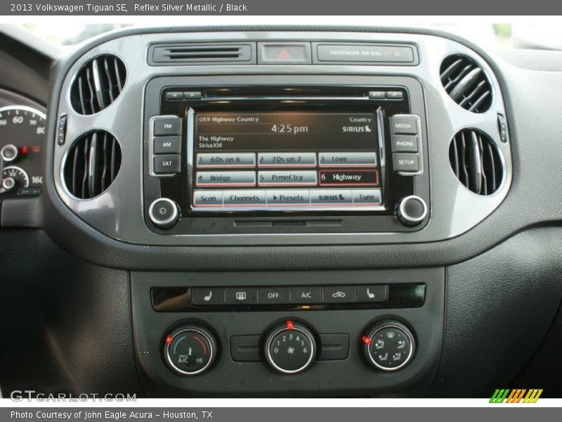 Reflex Silver Metallic / Black 2013 Volkswagen Tiguan SE