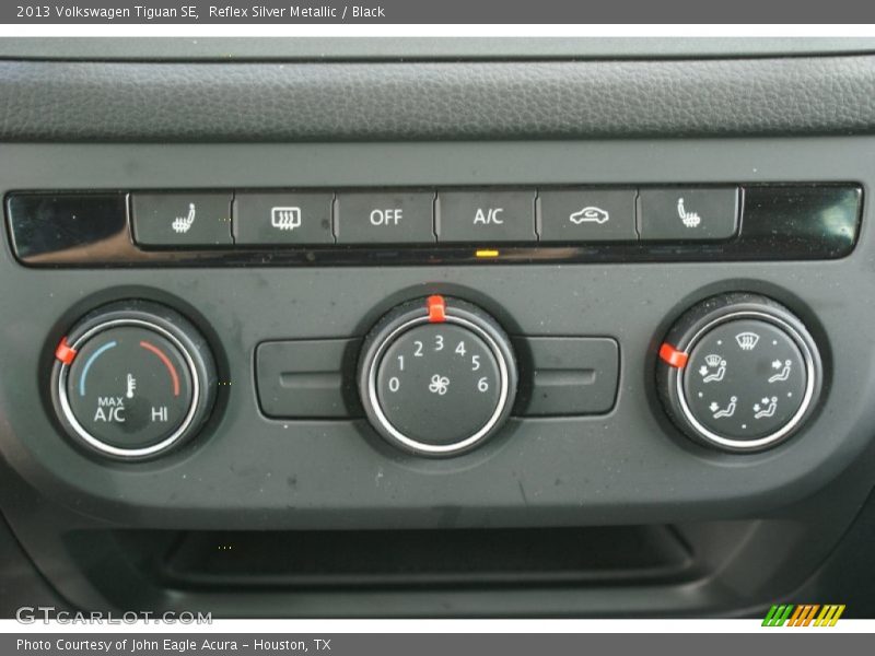 Reflex Silver Metallic / Black 2013 Volkswagen Tiguan SE