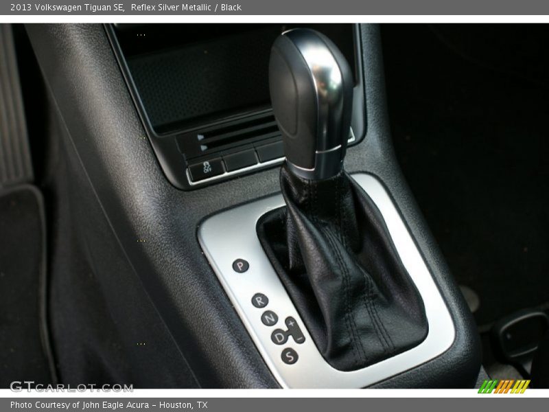 Reflex Silver Metallic / Black 2013 Volkswagen Tiguan SE