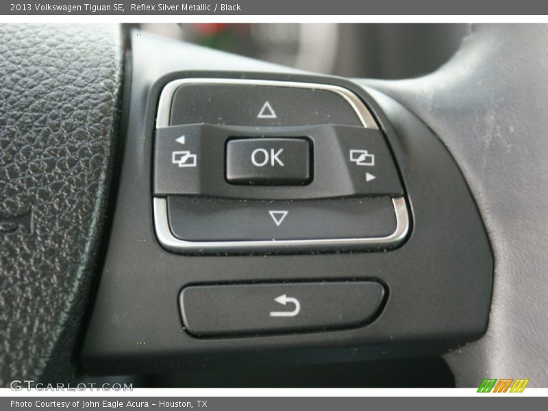 Reflex Silver Metallic / Black 2013 Volkswagen Tiguan SE