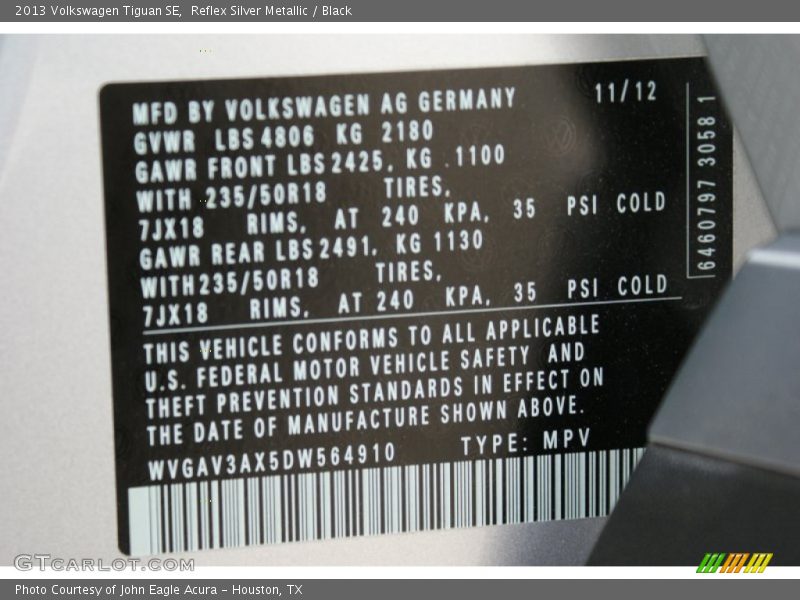 Reflex Silver Metallic / Black 2013 Volkswagen Tiguan SE
