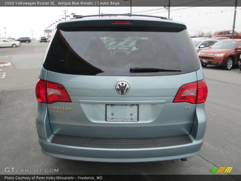 Antigua Blue Metallic / Ceylon Beige 2009 Volkswagen Routan SE