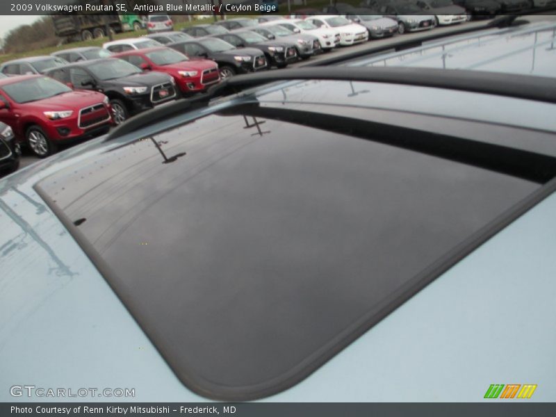 Antigua Blue Metallic / Ceylon Beige 2009 Volkswagen Routan SE