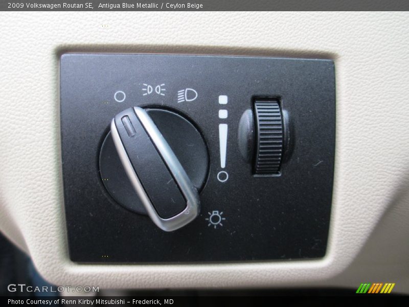 Antigua Blue Metallic / Ceylon Beige 2009 Volkswagen Routan SE