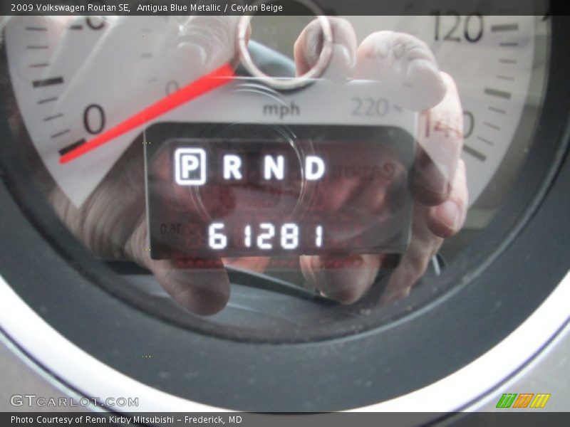 Antigua Blue Metallic / Ceylon Beige 2009 Volkswagen Routan SE