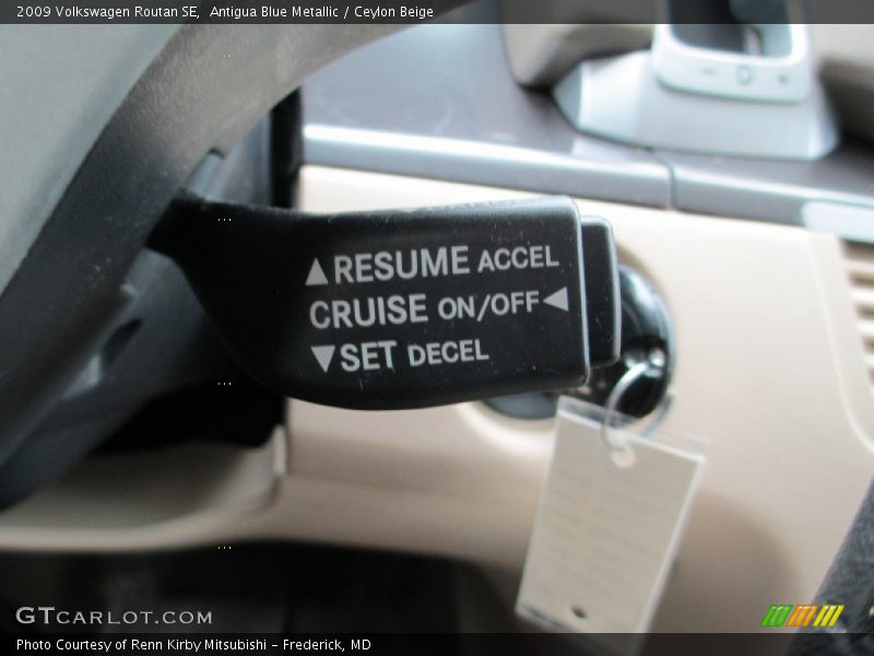 Antigua Blue Metallic / Ceylon Beige 2009 Volkswagen Routan SE