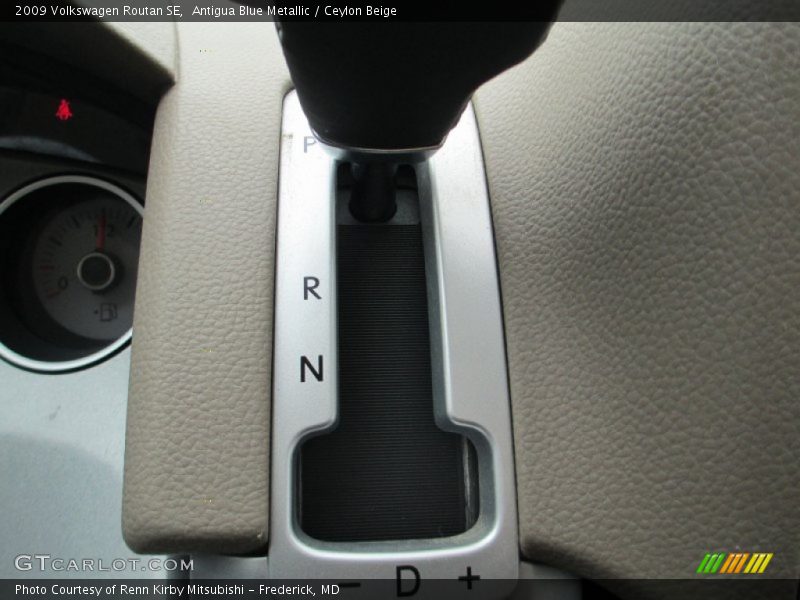 Antigua Blue Metallic / Ceylon Beige 2009 Volkswagen Routan SE