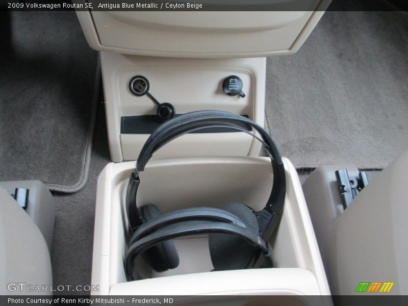 Antigua Blue Metallic / Ceylon Beige 2009 Volkswagen Routan SE