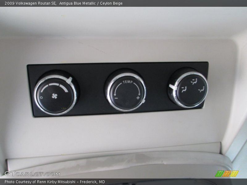 Antigua Blue Metallic / Ceylon Beige 2009 Volkswagen Routan SE