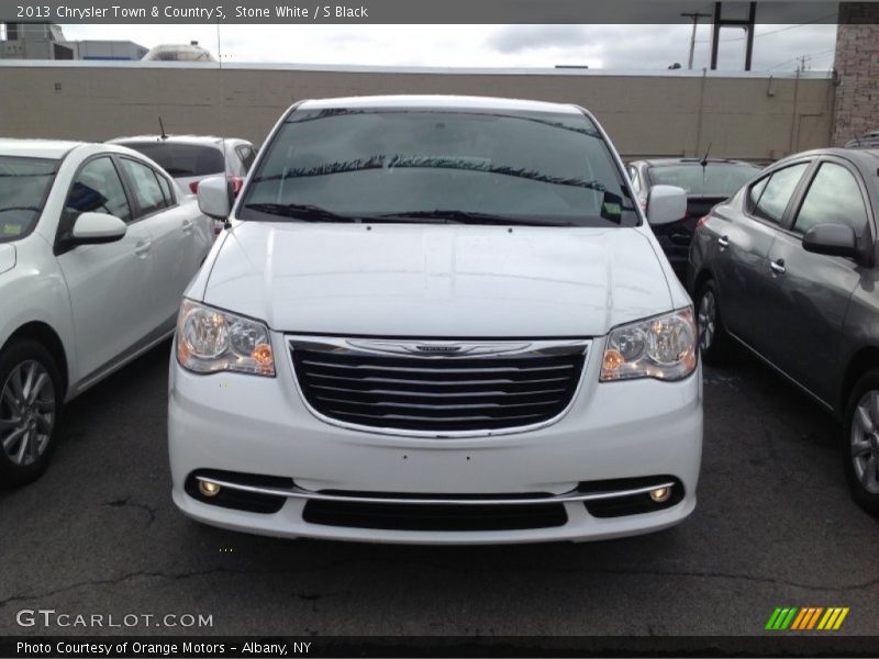 Stone White / S Black 2013 Chrysler Town & Country S