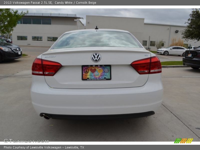 Candy White / Cornsilk Beige 2013 Volkswagen Passat 2.5L SE