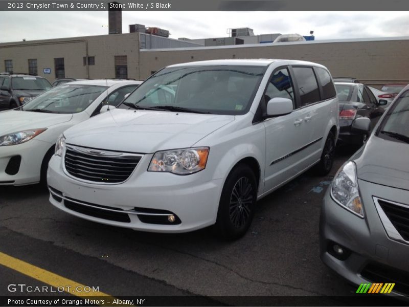 Stone White / S Black 2013 Chrysler Town & Country S