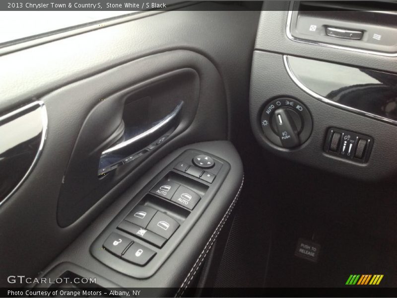 Stone White / S Black 2013 Chrysler Town & Country S