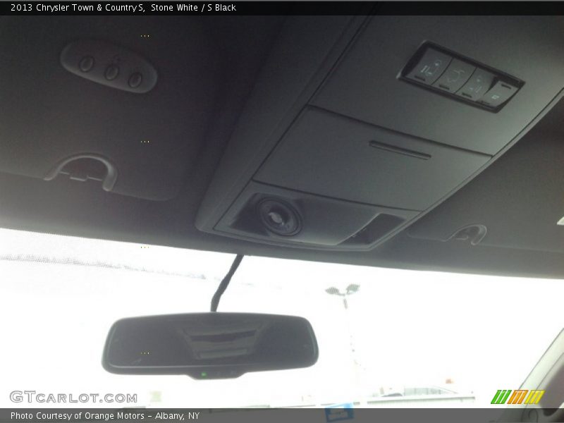 Stone White / S Black 2013 Chrysler Town & Country S