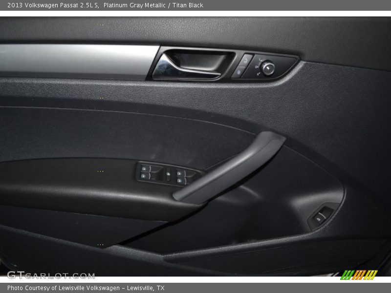 Platinum Gray Metallic / Titan Black 2013 Volkswagen Passat 2.5L S