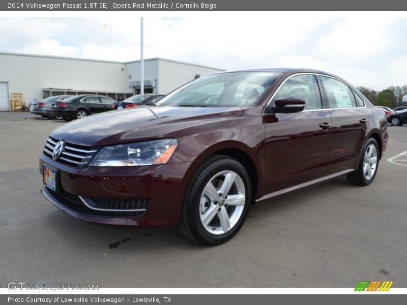Front 3/4 View of 2014 Passat 1.8T SE