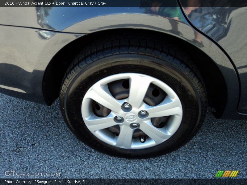 Charcoal Gray / Gray 2010 Hyundai Accent GLS 4 Door