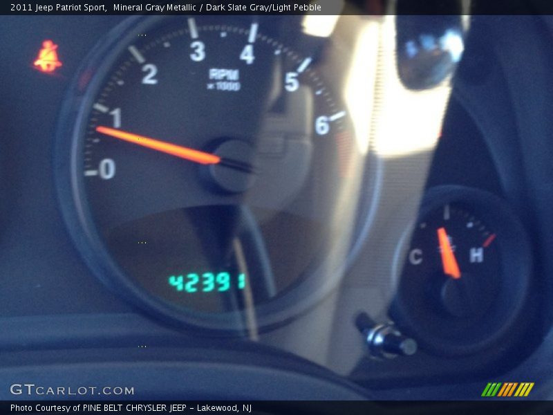 Mineral Gray Metallic / Dark Slate Gray/Light Pebble 2011 Jeep Patriot Sport