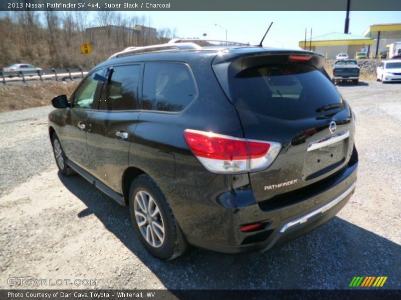 Super Black / Charcoal 2013 Nissan Pathfinder SV 4x4