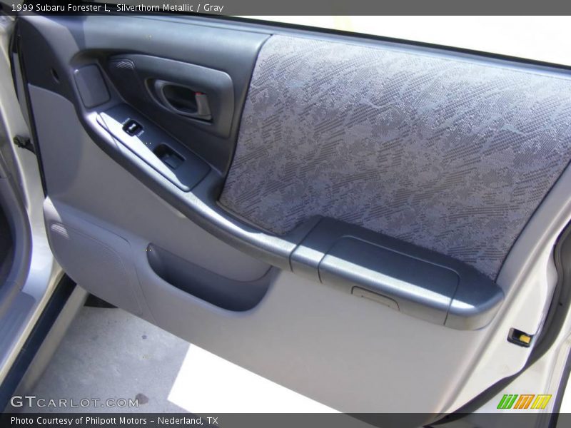 Silverthorn Metallic / Gray 1999 Subaru Forester L