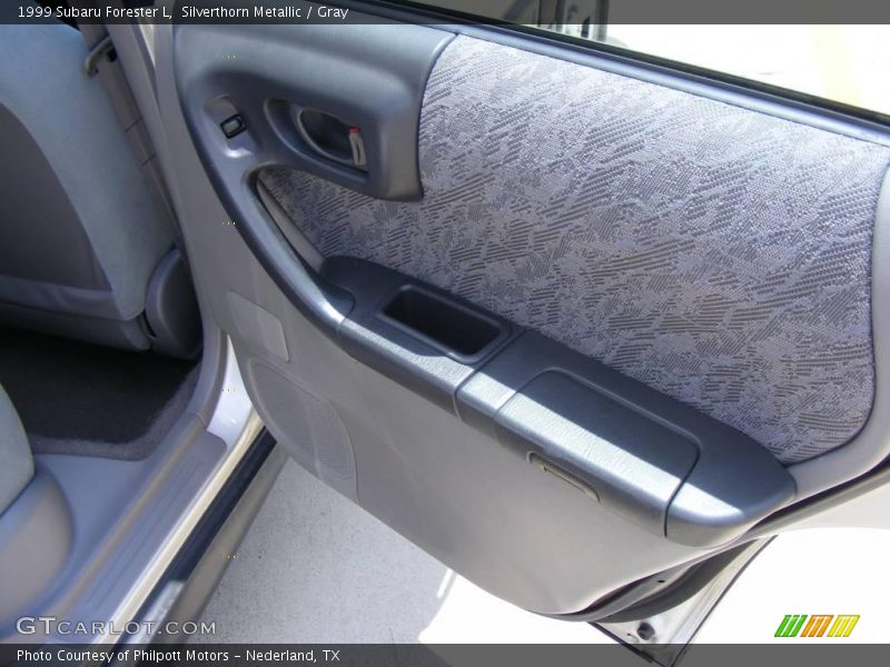 Silverthorn Metallic / Gray 1999 Subaru Forester L