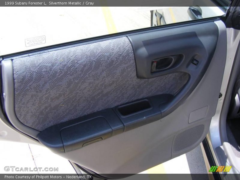 Silverthorn Metallic / Gray 1999 Subaru Forester L