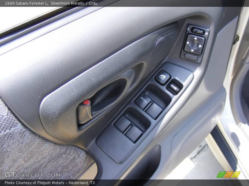 Silverthorn Metallic / Gray 1999 Subaru Forester L