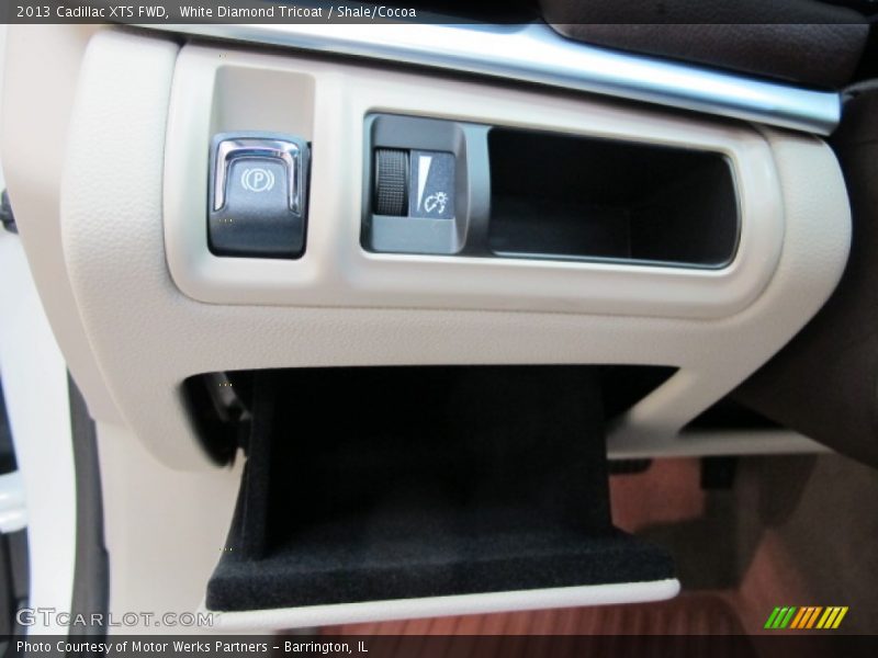 White Diamond Tricoat / Shale/Cocoa 2013 Cadillac XTS FWD