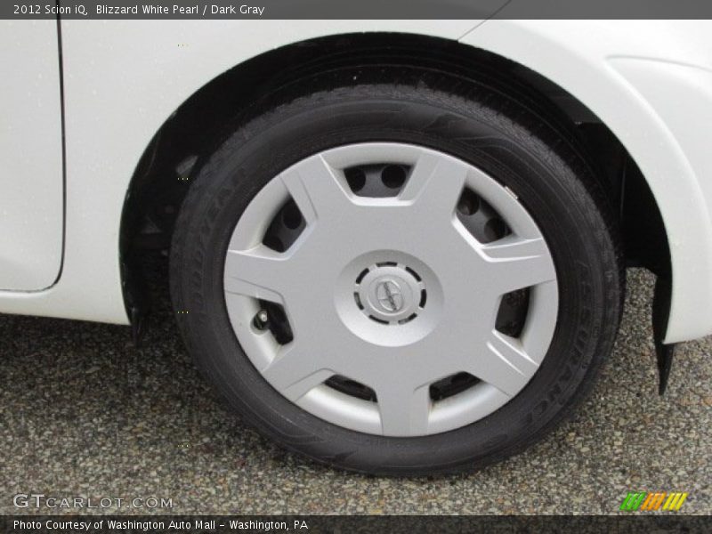 Blizzard White Pearl / Dark Gray 2012 Scion iQ