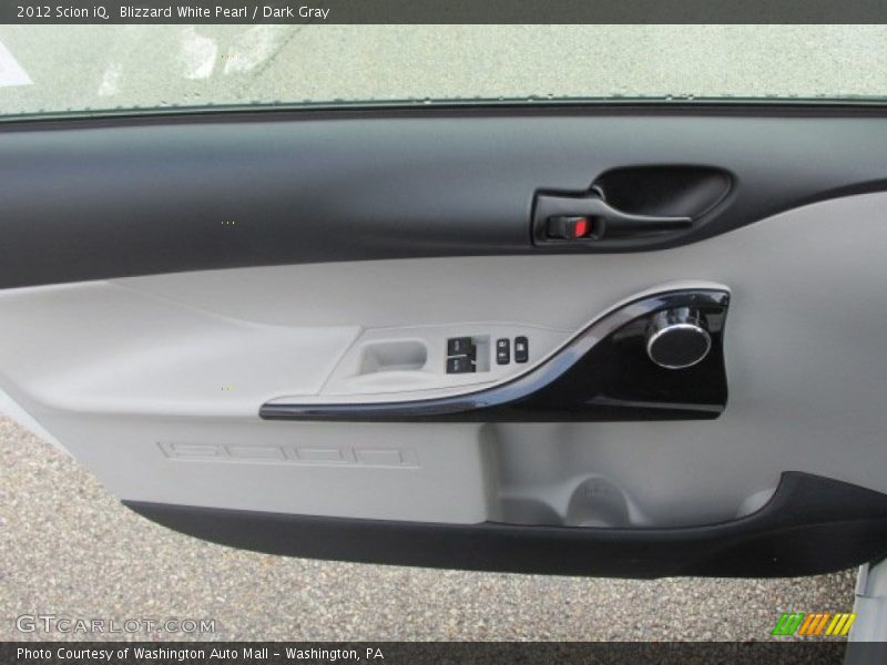 Blizzard White Pearl / Dark Gray 2012 Scion iQ