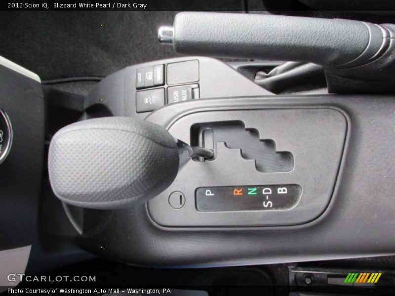 Blizzard White Pearl / Dark Gray 2012 Scion iQ
