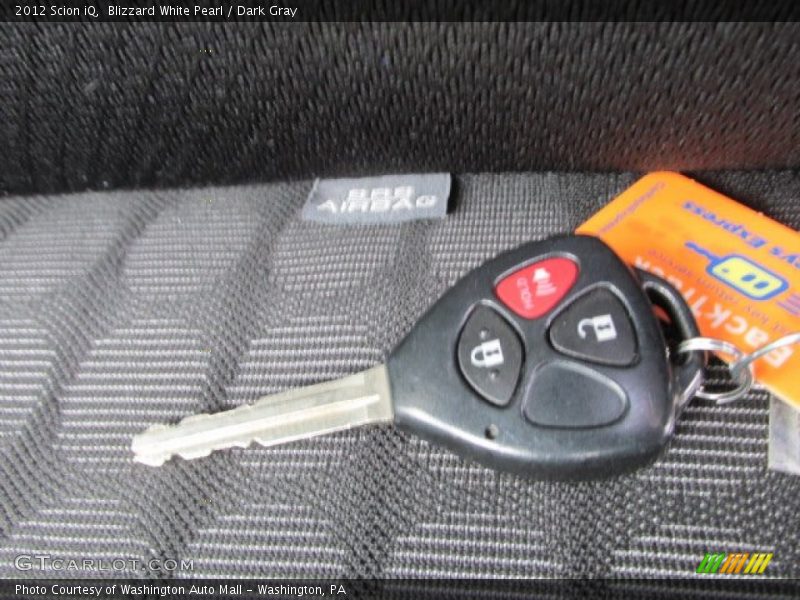 Blizzard White Pearl / Dark Gray 2012 Scion iQ