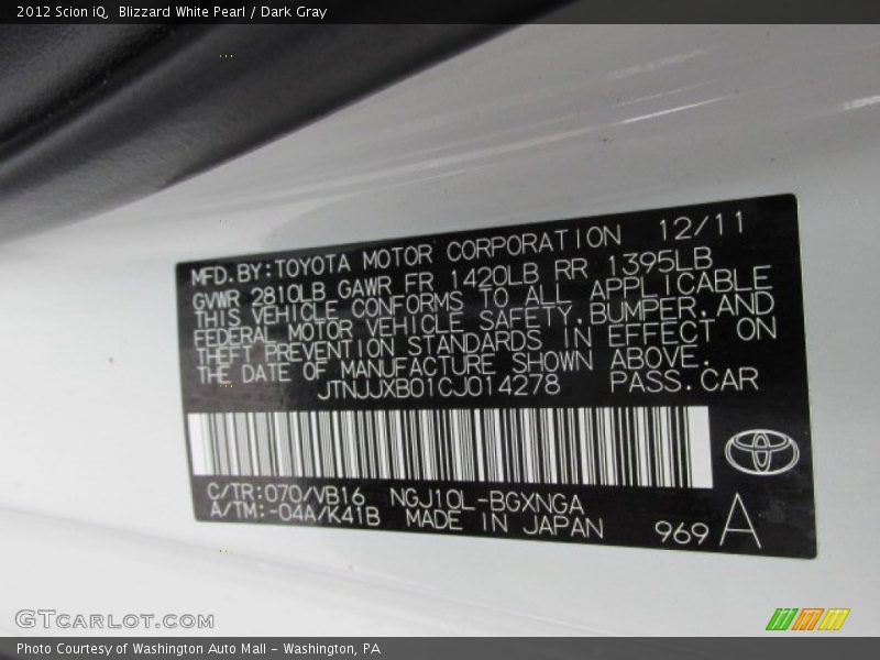 Blizzard White Pearl / Dark Gray 2012 Scion iQ