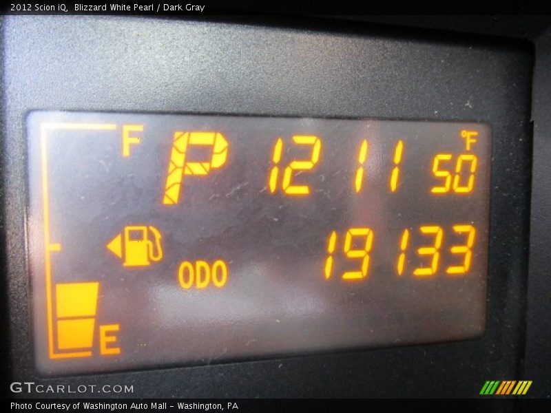 Blizzard White Pearl / Dark Gray 2012 Scion iQ