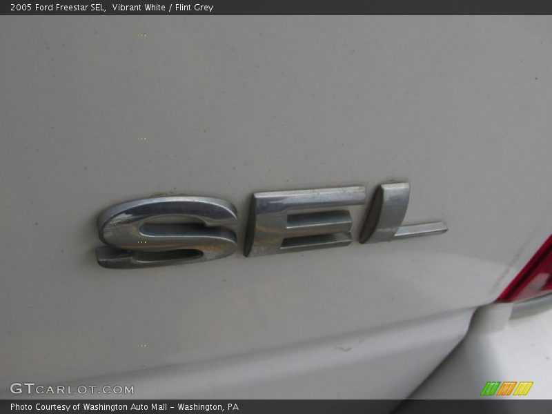 Vibrant White / Flint Grey 2005 Ford Freestar SEL
