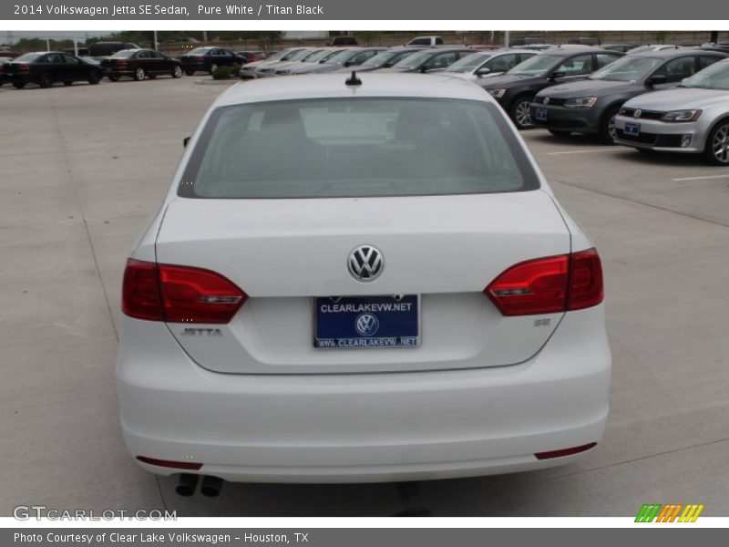 Pure White / Titan Black 2014 Volkswagen Jetta SE Sedan