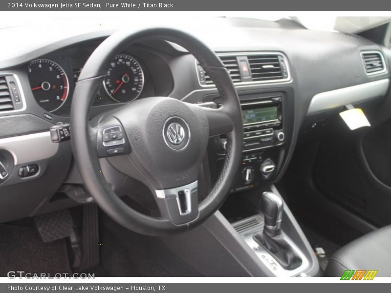 Pure White / Titan Black 2014 Volkswagen Jetta SE Sedan