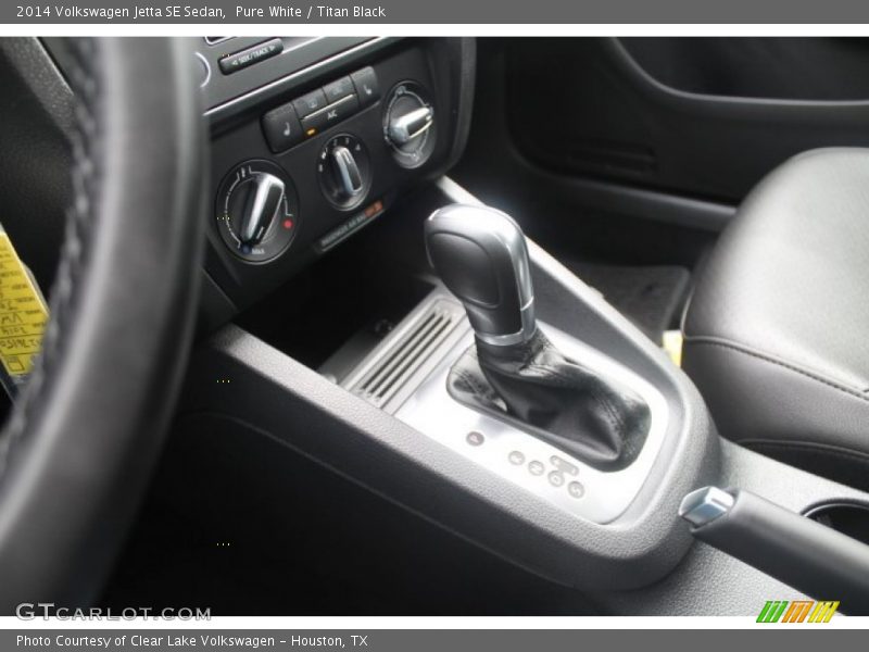 Pure White / Titan Black 2014 Volkswagen Jetta SE Sedan