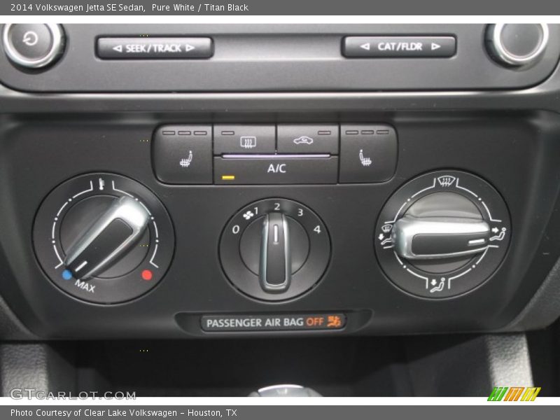 Pure White / Titan Black 2014 Volkswagen Jetta SE Sedan