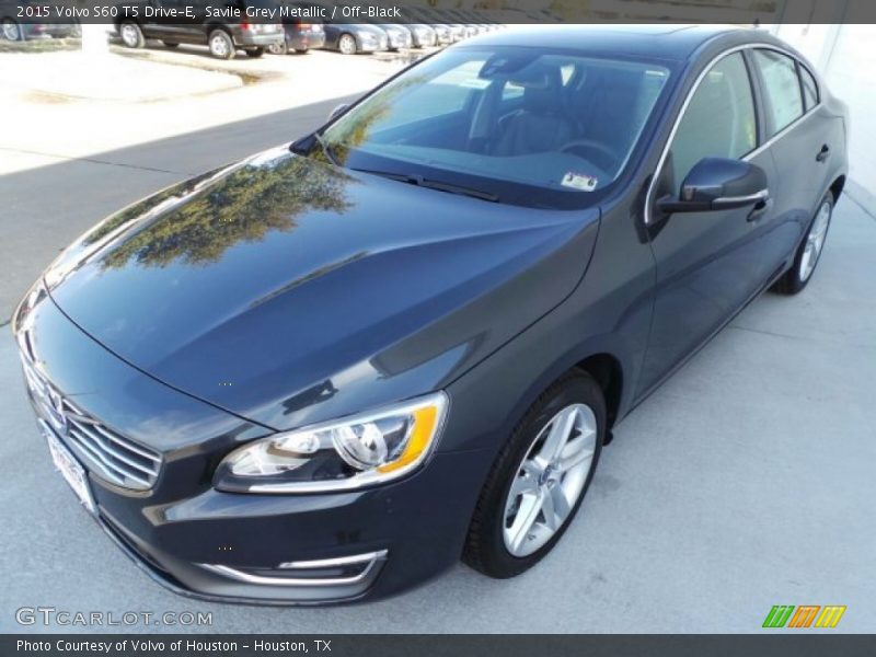 Front 3/4 View of 2015 S60 T5 Drive-E